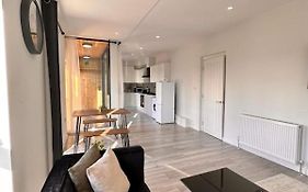 Stratford Apartment With Balcony