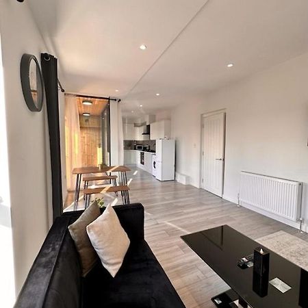 Stratford Apartment With Balcony London Exterior photo
