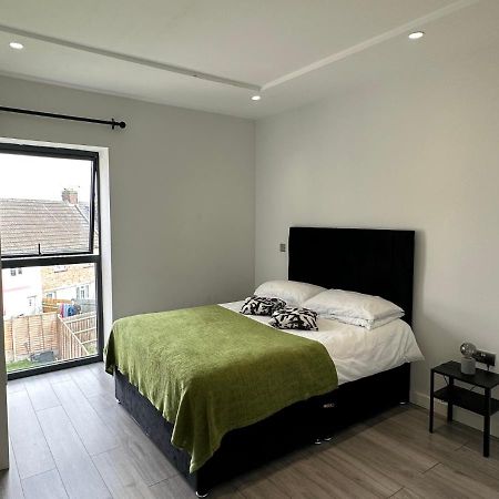 Stratford Apartment With Balcony London Exterior photo