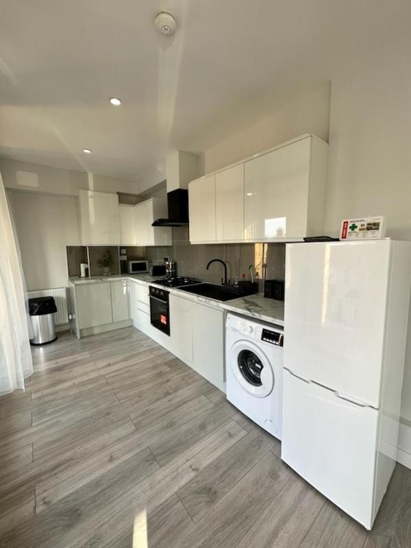 Stratford Apartment With Balcony London Exterior photo