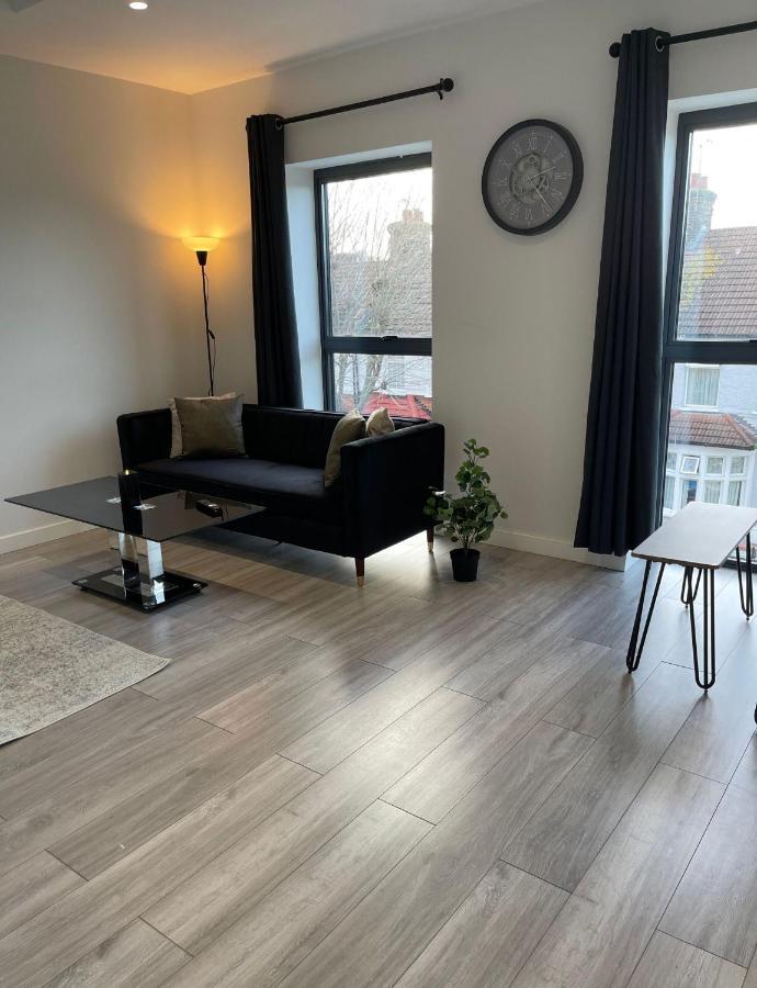 Stratford Apartment With Balcony London Exterior photo