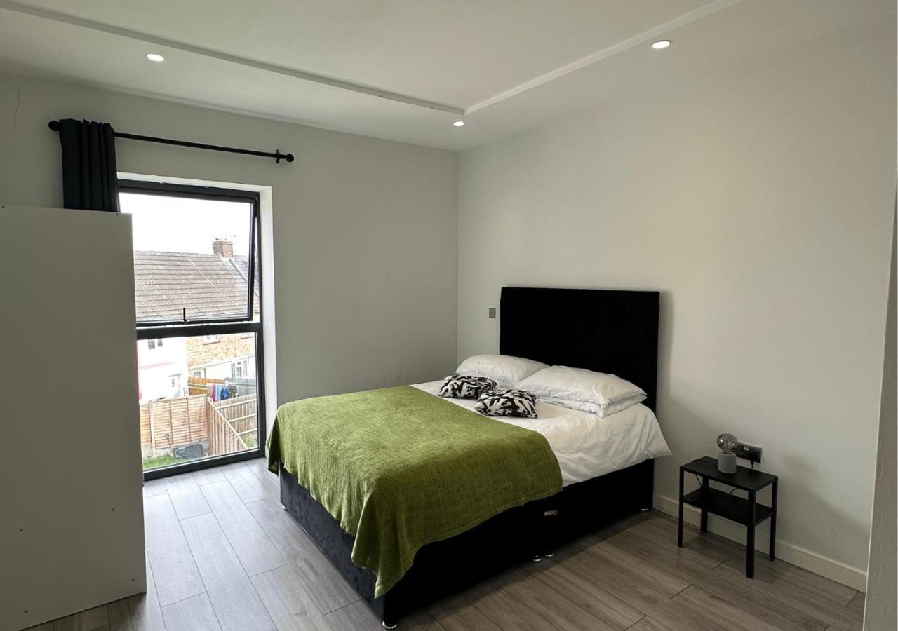 Stratford Apartment With Balcony London Exterior photo